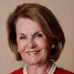 headshot of Victoria Sant