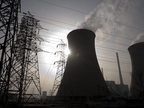 Burning coal releases 70% more carbon dioxide than natural gas. Coal plant, Taiyuan, China.